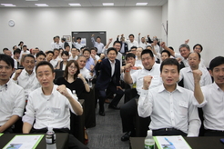 いそざき哲史参議院議員当選2
